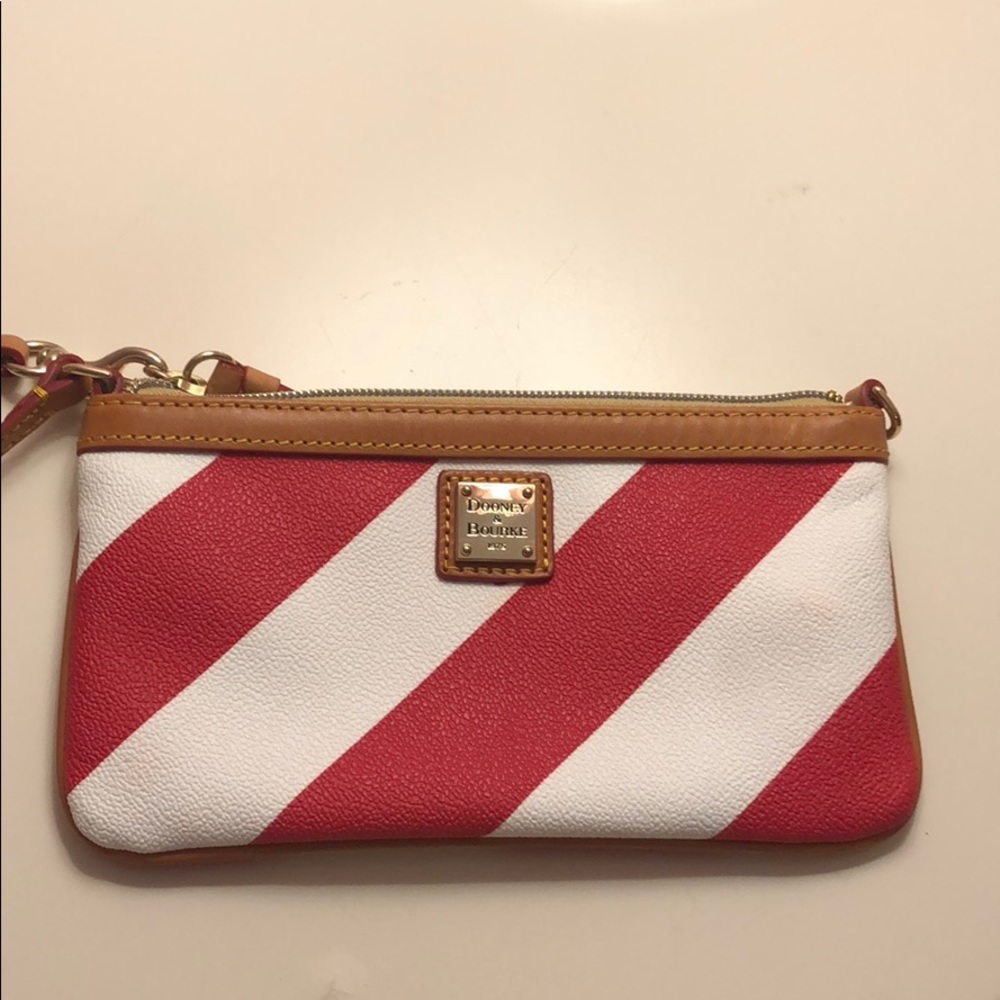 *WORN ONCE* Dooney and Bourke Wristlet